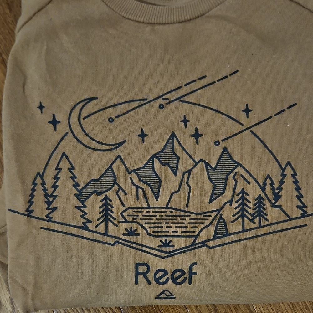 Reef Brown Crewneck Sweatshirt with Black Mountain Graphic